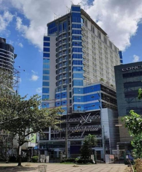 10F Central location & Near Airport